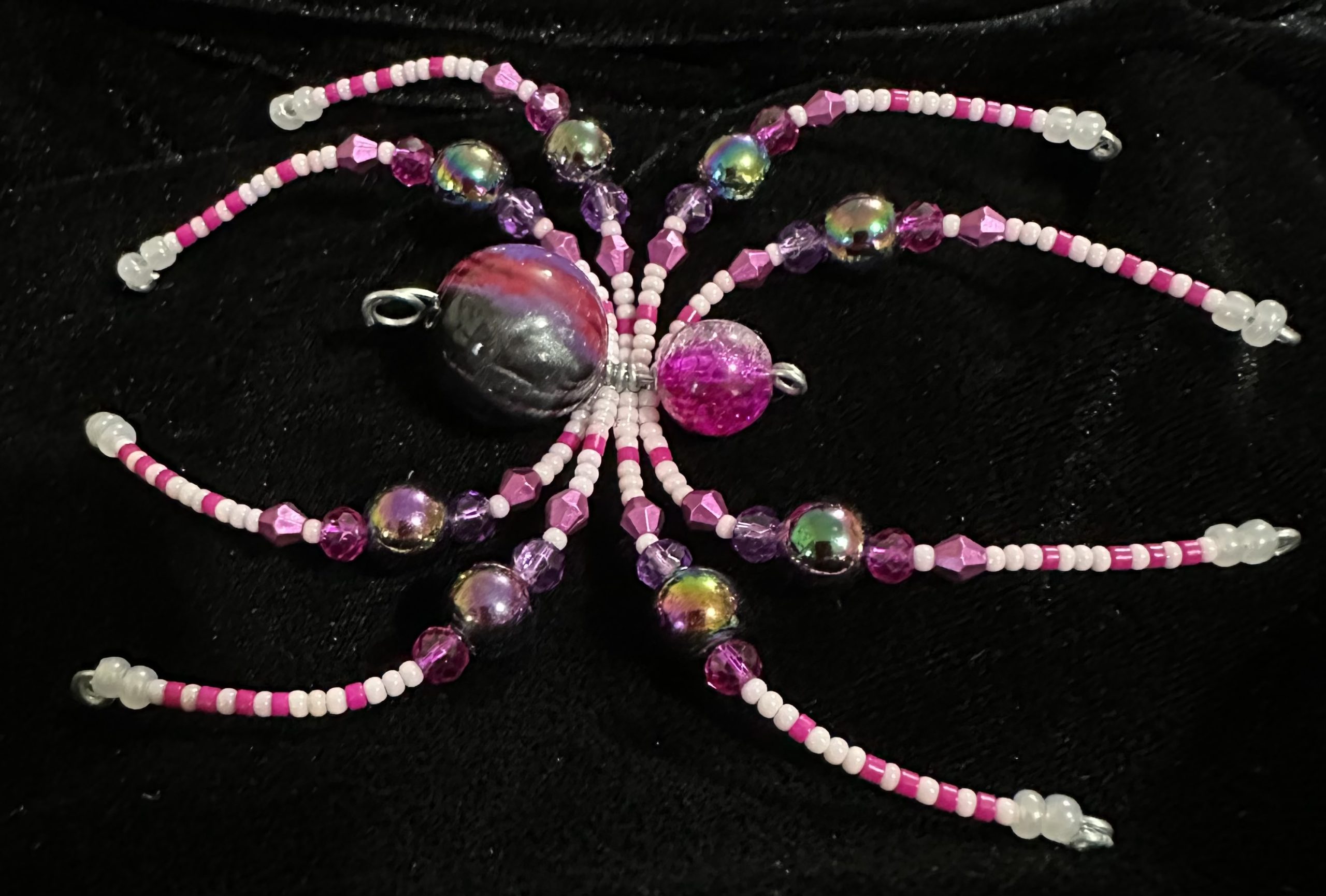 Handmade beaded Christmas spider ornament - Image 4