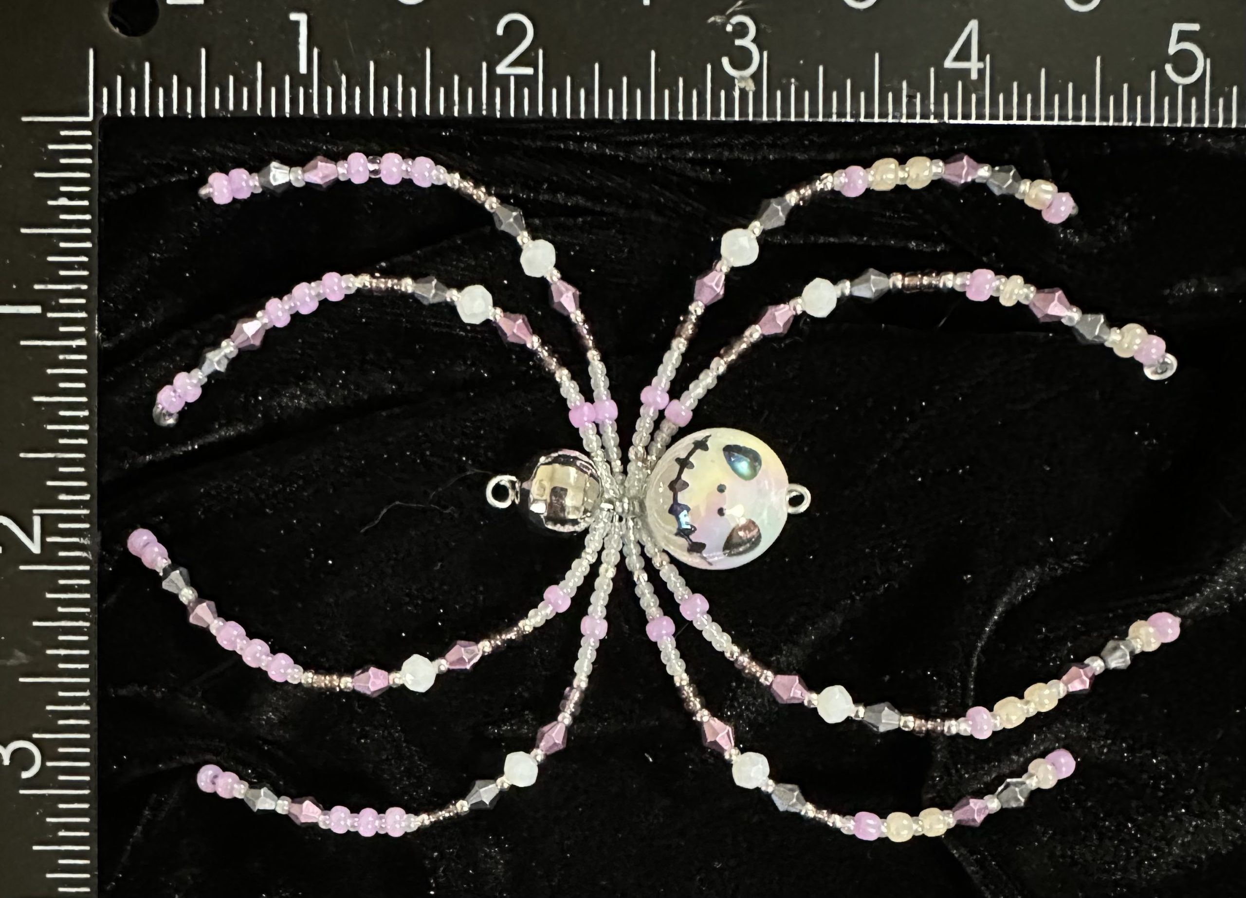 Halloween themed beaded spider with a skeleton face body - Image 5