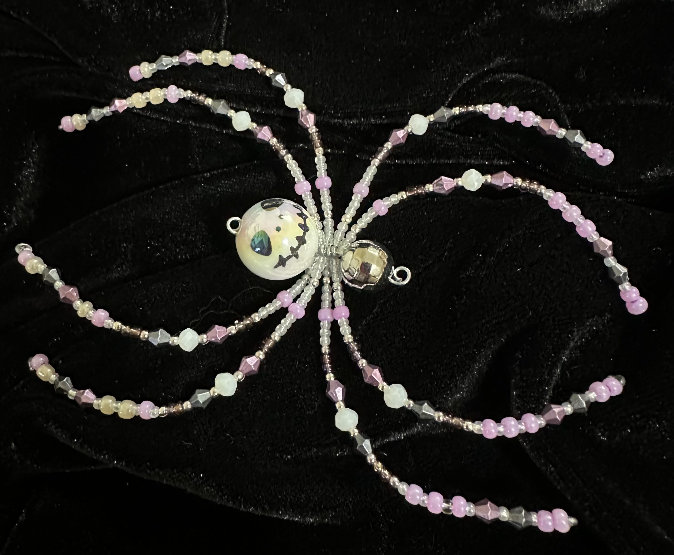 Halloween themed beaded spider with a skeleton face body - Image 4